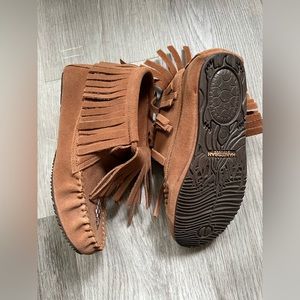 Manitobah Mukluks Paddle Suede Moccasin